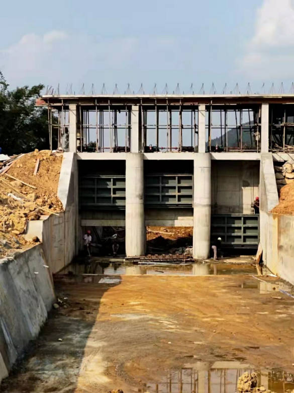 ���̰���