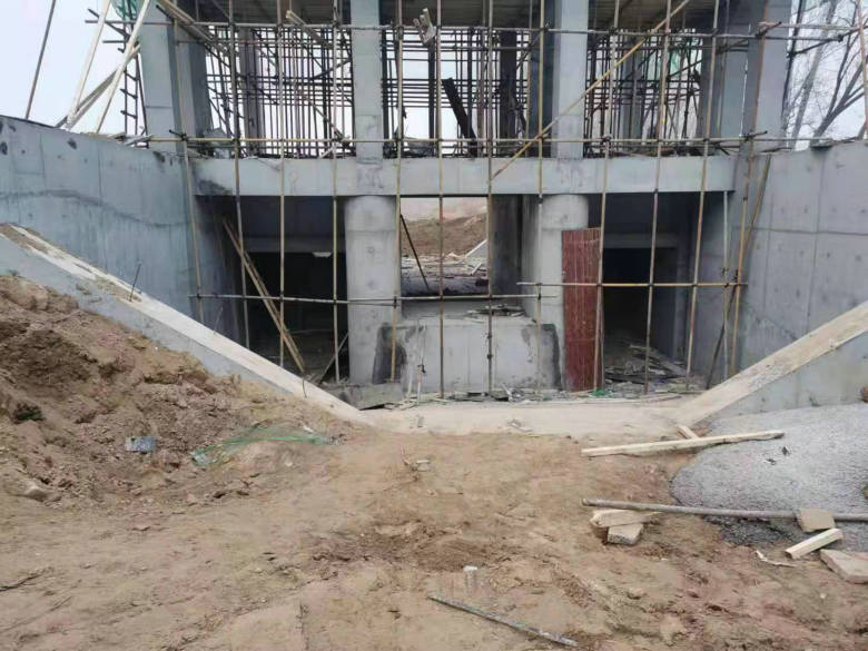 ���̰���